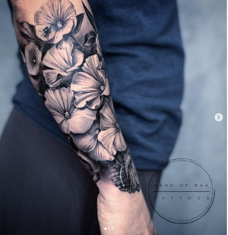 Maui guest tattoo artist- flowers