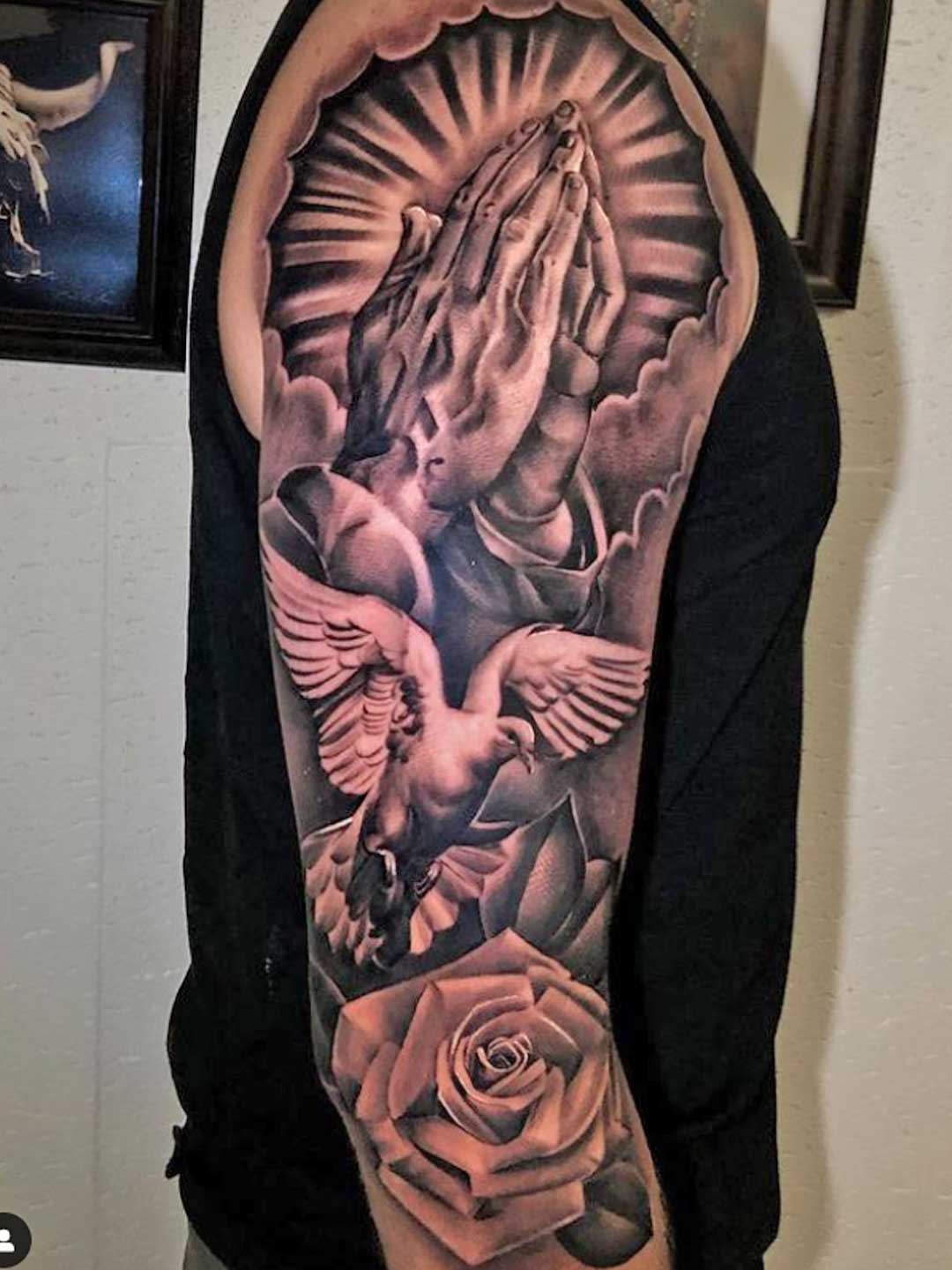 Maui tattoo artist Dre3